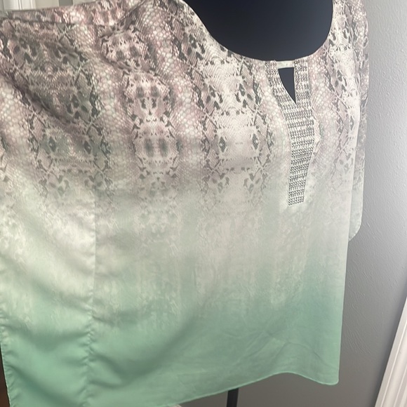 Style & Co. Blouse Women Split V-Neck Kaftan Sleeve Gems Flowy - Picture 2 of 10